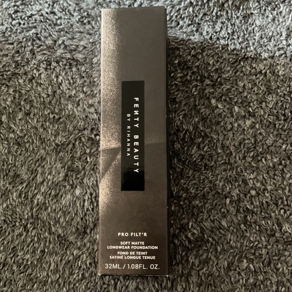 Fenty Pro Filt’r Soft Matte 255 Liquid Foundation - Picture 2 of 4